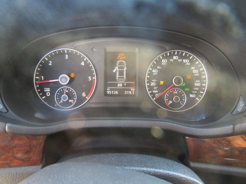 Used 2013 Volkswagen Passat TDI SEL Premium image 18