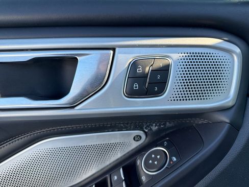 Used 2020 Ford Explorer Platinum w/ Premium Technology Package image 32