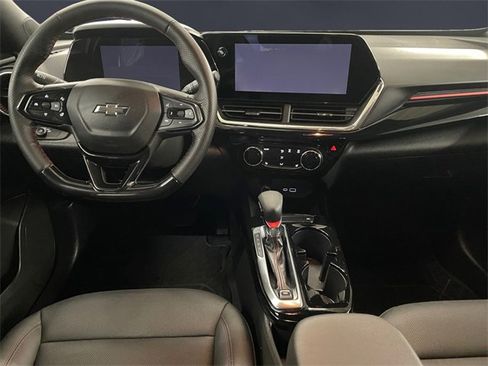 Used 2025 Chevrolet Trax RS w/ Sunroof Package image 10