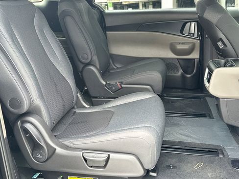 New 2026 Kia Carnival LX FWD image 13