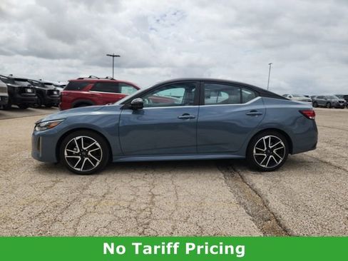 Used 2025 Nissan Sentra SR w/ SR Premium Package image 3