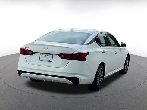 Used 2025 Nissan Altima 2.5 SV FWD image 14