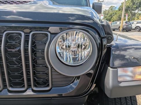 New 2025 Jeep Gladiator Sport AWD/4WD image 9