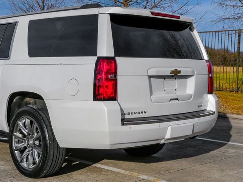 Used 2019 Chevrolet Suburban Premier image 20
