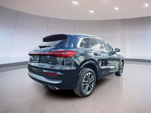 Used 2025 Audi Q5 Premium w/ Convenience Package image 2