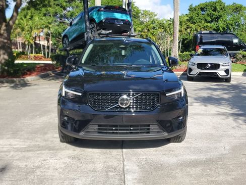 Certified 2026 Volvo XC40 B5 Plus AWD/4WD image 2