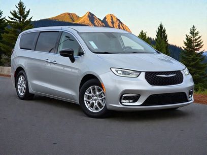 Used 2024 Chrysler Pacifica Touring-L