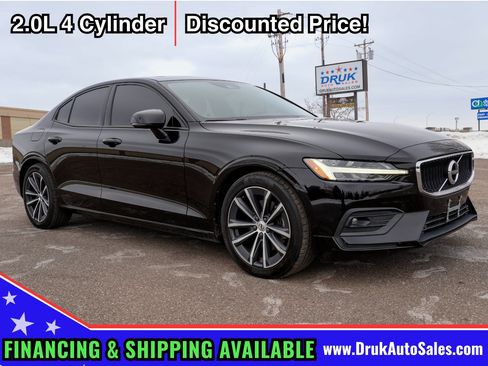 Used 2021 Volvo S60 T5 Momentum image 1