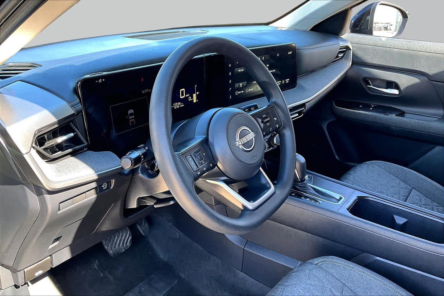 Used 2025 Nissan Kicks SV FWD image 9