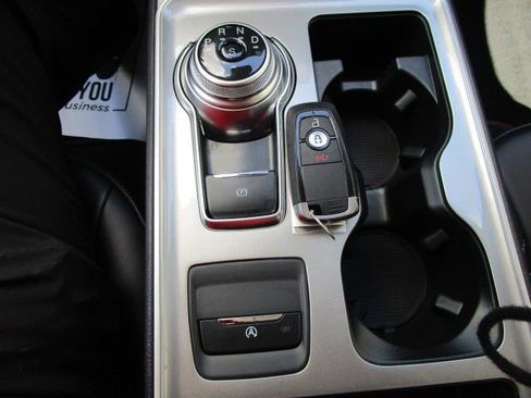 Used 2024 Ford Edge SEL image 16