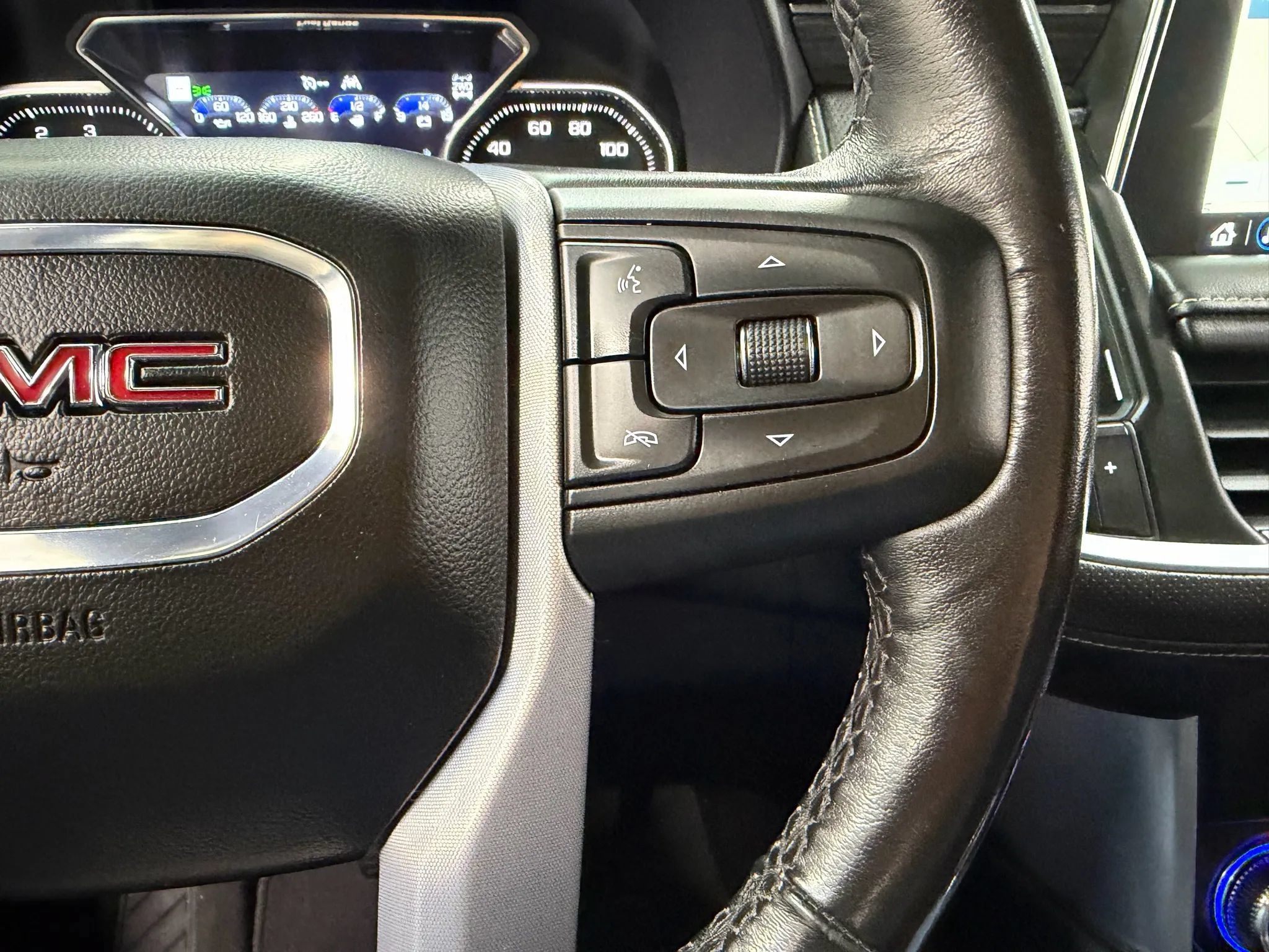 Used 2021 GMC Yukon SLT w/ Rear Media and Nav Package AWD/4WD image 38