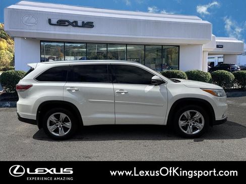Used 2015 Toyota Highlander Limited w/ Driver Technology Package AWD/4WD image 6