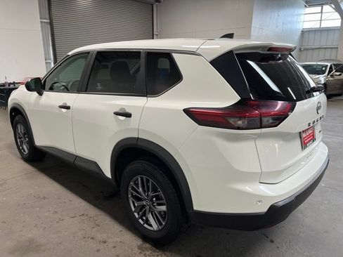 Used 2024 Nissan Rogue S AWD/4WD image 5