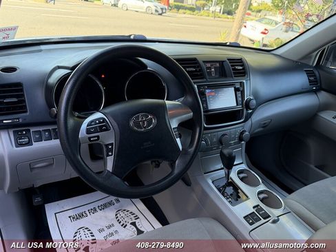 Used 2013 Toyota Highlander Plus AWD/4WD image 16