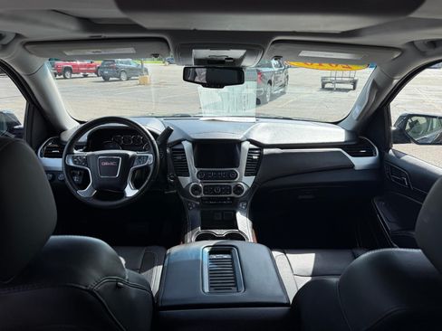 Used 2016 GMC Yukon XL SLT w/ Open Road Package AWD/4WD image 3