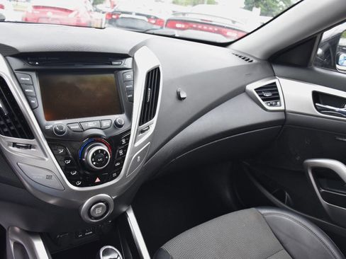 Used 2013 Hyundai Veloster Base 3dr Coupe DCT w/ Tech Pkg image 16