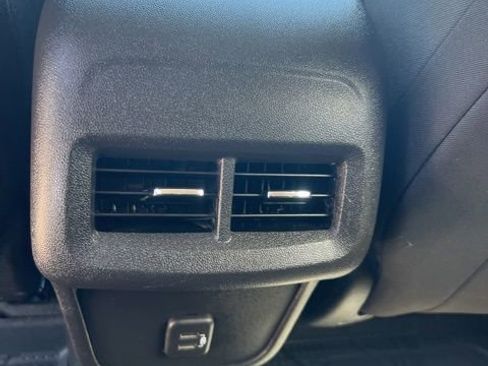 Used 2022 Chevrolet Equinox LT image 30