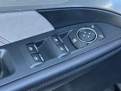 Used 2017 Ford Explorer XLT w/ Equipment Group 202A FWD image 13