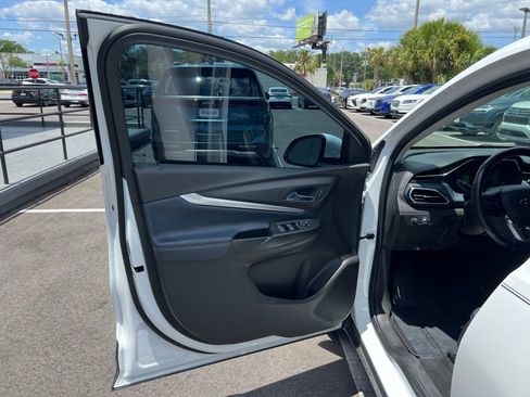 Used 2022 Chevrolet Bolt EUV Premier w/ Super Cruise Package FWD image 22