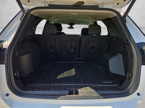 Used 2023 Chevrolet Equinox LT image 6