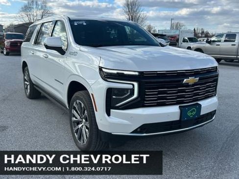 Used 2025 Chevrolet Suburban High Country AWD/4WD image 1
