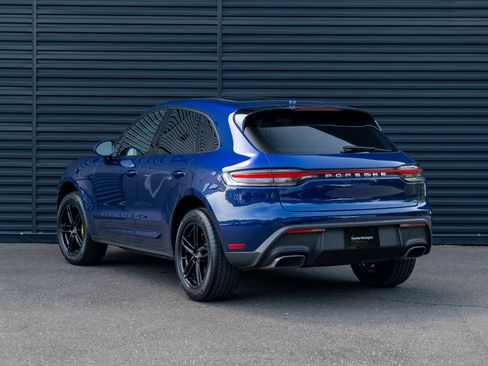 Used 2023 Porsche Macan AWD/4WD image 3