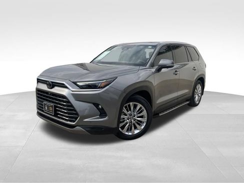 Used 2025 Toyota Grand Highlander AWD image 1