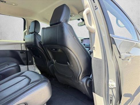 Used 2022 Chrysler Pacifica Touring-L FWD image 22