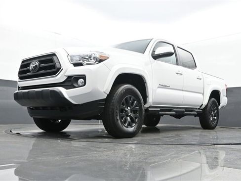 Used 2022 Toyota Tacoma SR5 w/ Technology Package image 28