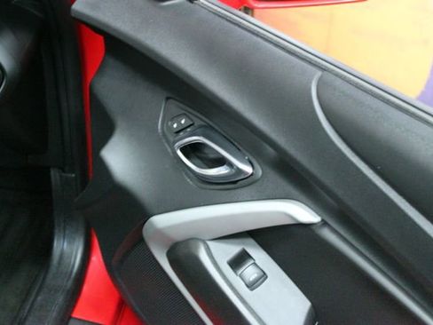 Used 2018 Chevrolet Camaro LT RWD image 9