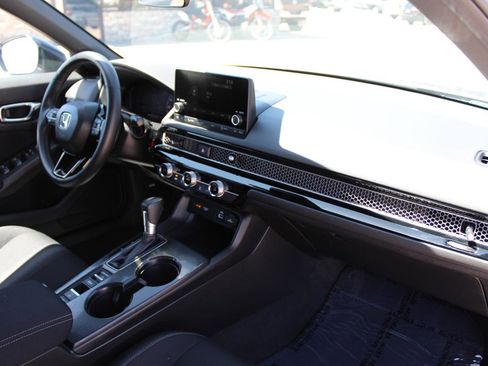 Used 2024 Honda Civic Sport image 25