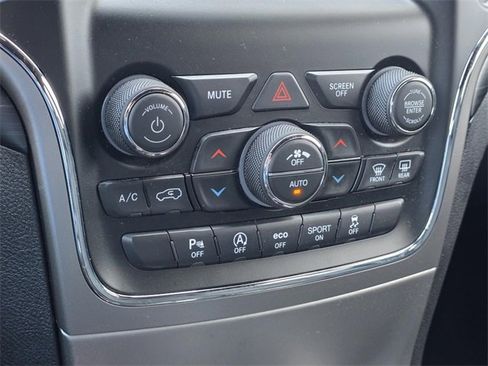 Used 2019 Jeep Grand Cherokee Laredo image 18