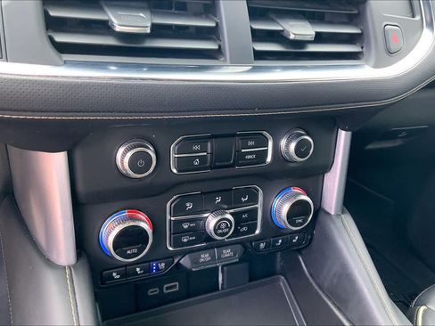 Used 2023 GMC Yukon XL SLT w/ SLT Premium Package AWD/4WD image 34