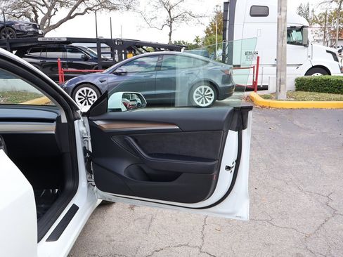 Used 2023 Tesla Model 3 Standard Range image 24