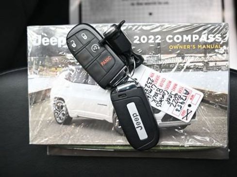 Used 2022 Jeep Compass Limited AWD/4WD image 10