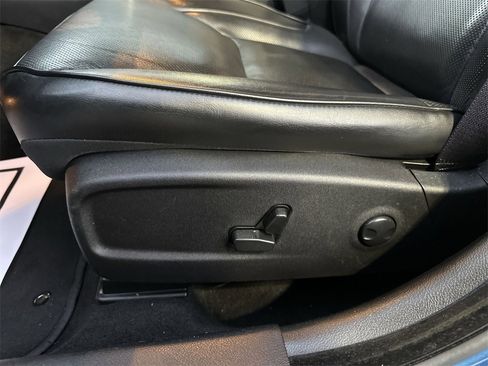 Used 2023 Chrysler 300 Touring L w/ Comfort Group image 12