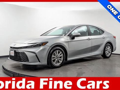 Used 2025 Toyota Camry LE image 1