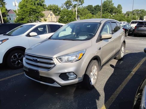 Used 2017 Ford Escape SE FWD image 12