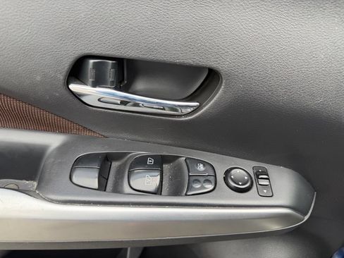 Used 2019 Nissan Kicks SR FWD image 12