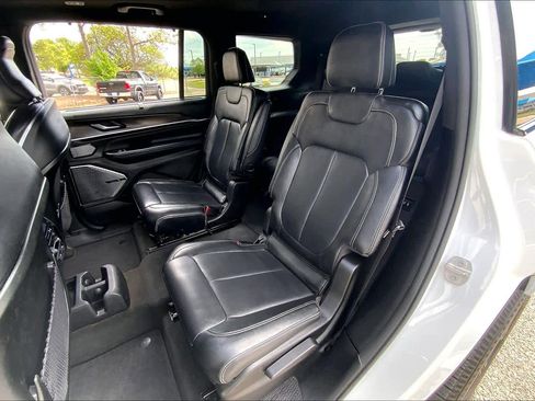 Used 2022 Jeep Grand Cherokee L Overland w/ Luxury Tech Group IV image 21