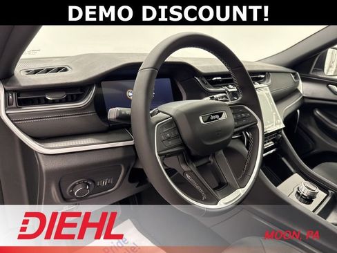 New 2025 Jeep Grand Cherokee Laredo X w/ Luxury Tech Group I image 21