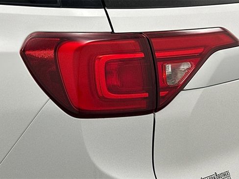 Used 2019 GMC Acadia SLT image 17