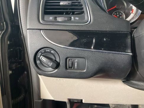 Used 2020 Dodge Grand Caravan SXT image 10