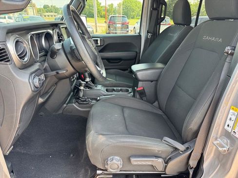 Used 2018 Jeep Wrangler Unlimited Sahara AWD/4WD image 8