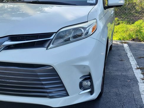 Used 2018 Toyota Sienna Limited FWD image 4