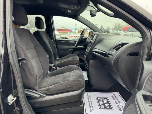 Used 2014 Dodge Grand Caravan SE image 20
