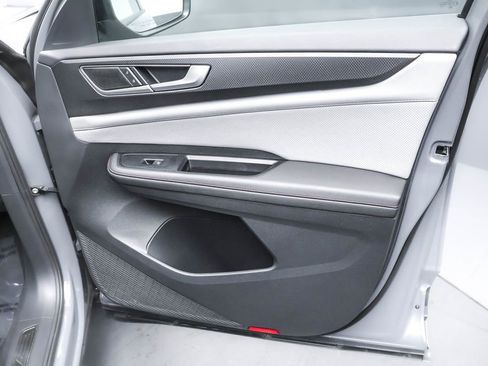 Used 2025 Volkswagen Atlas Peak Edition SE image 32