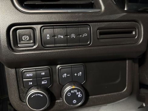 Used 2021 Chevrolet Suburban LT AWD/4WD image 6