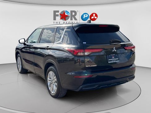 Used 2023 Mitsubishi Outlander ES image 3