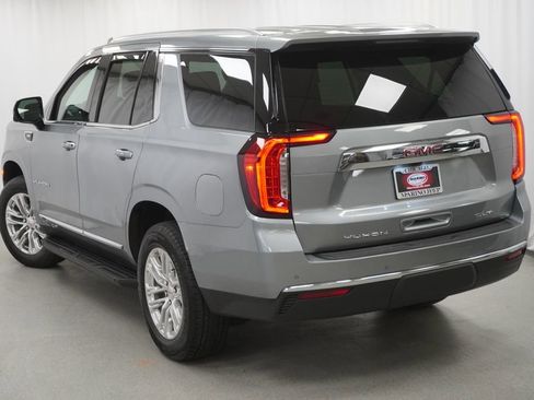 Used 2024 GMC Yukon SLT w/ SLT Premium Package AWD/4WD image 11